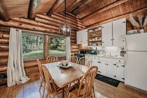 Villa (2 Bedrooms) | Private kitchen | Fridge, microwave, oven, coffee/tea maker - 76GS - Genuine Log Cabin - WI-FI - Pets Ok - Sleeps 4 (Deming)