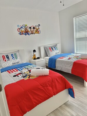 4 bedrooms, travel crib, free WiFi