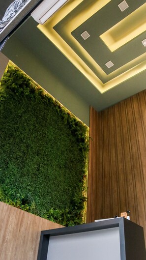 ฝ่ายต้อนรับ