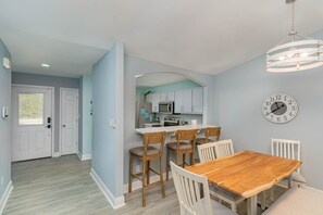 Dining - Perfect Private Navarre Beach Getaway! 4 minute from the beach! (Navarre)