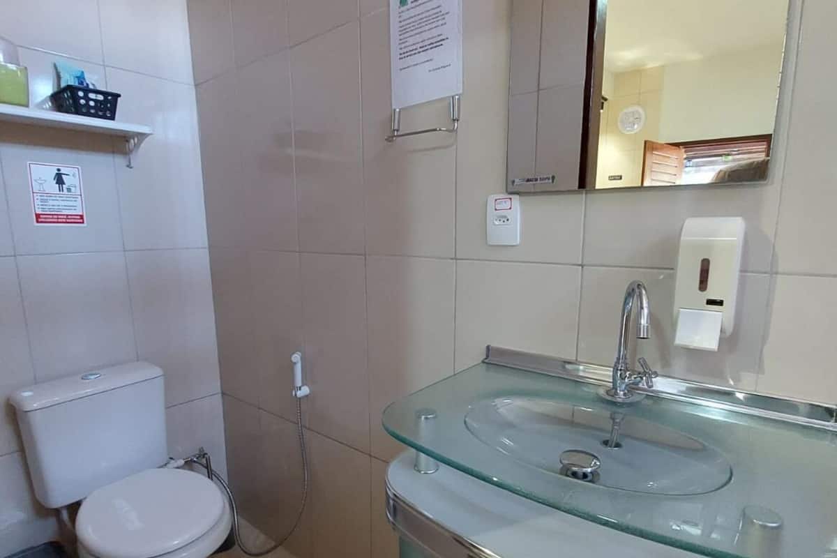 Comfort Suite | Bathroom | Shower, hair dryer, towels, soap