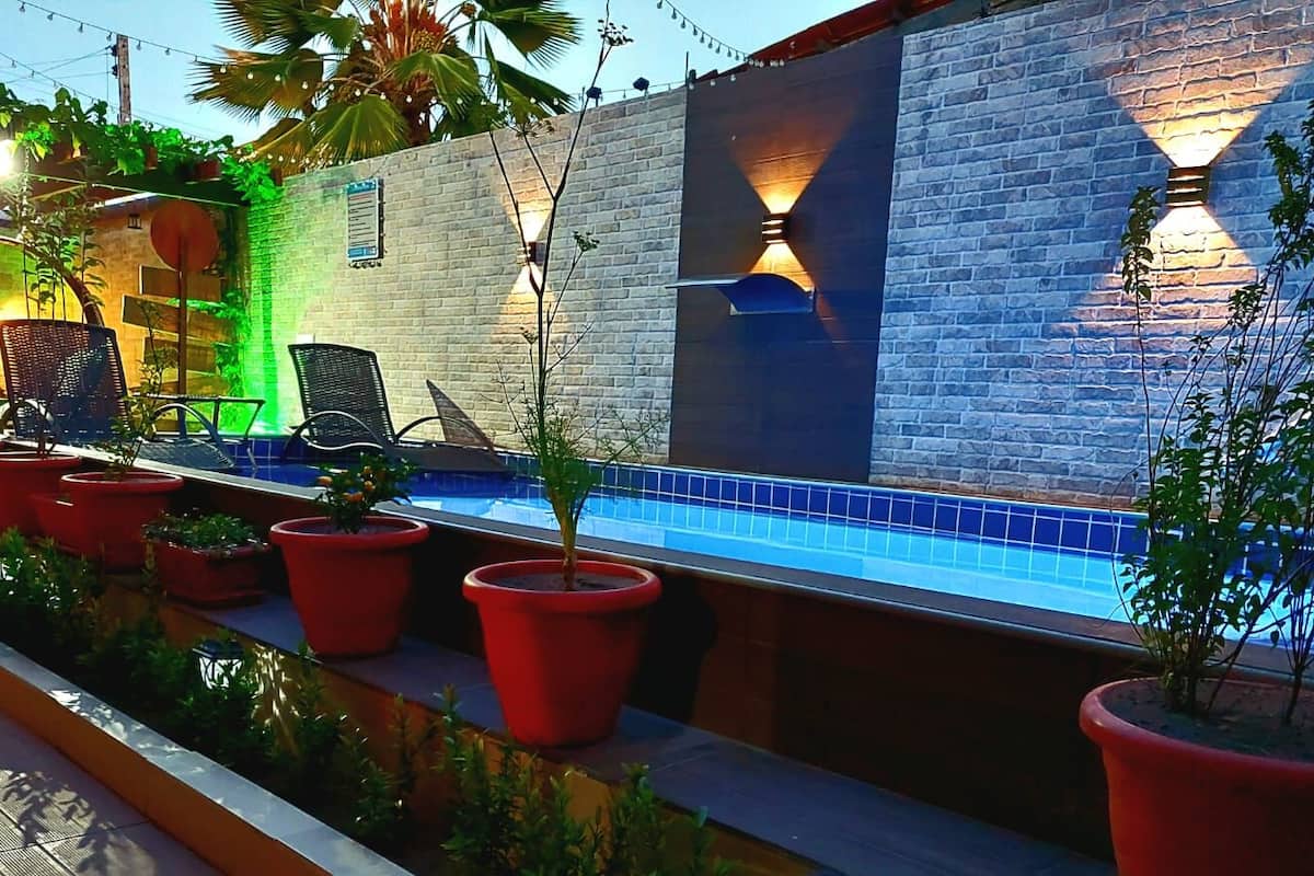 1 bedroom, individually decorated, individually furnished