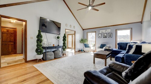 Kentucky holiday home with Hot Tub & pool In Louisville KY