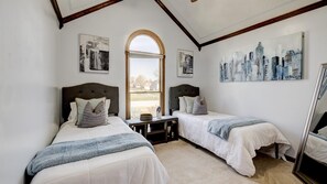 4 bedrooms, desk, iron/ironing board, travel crib