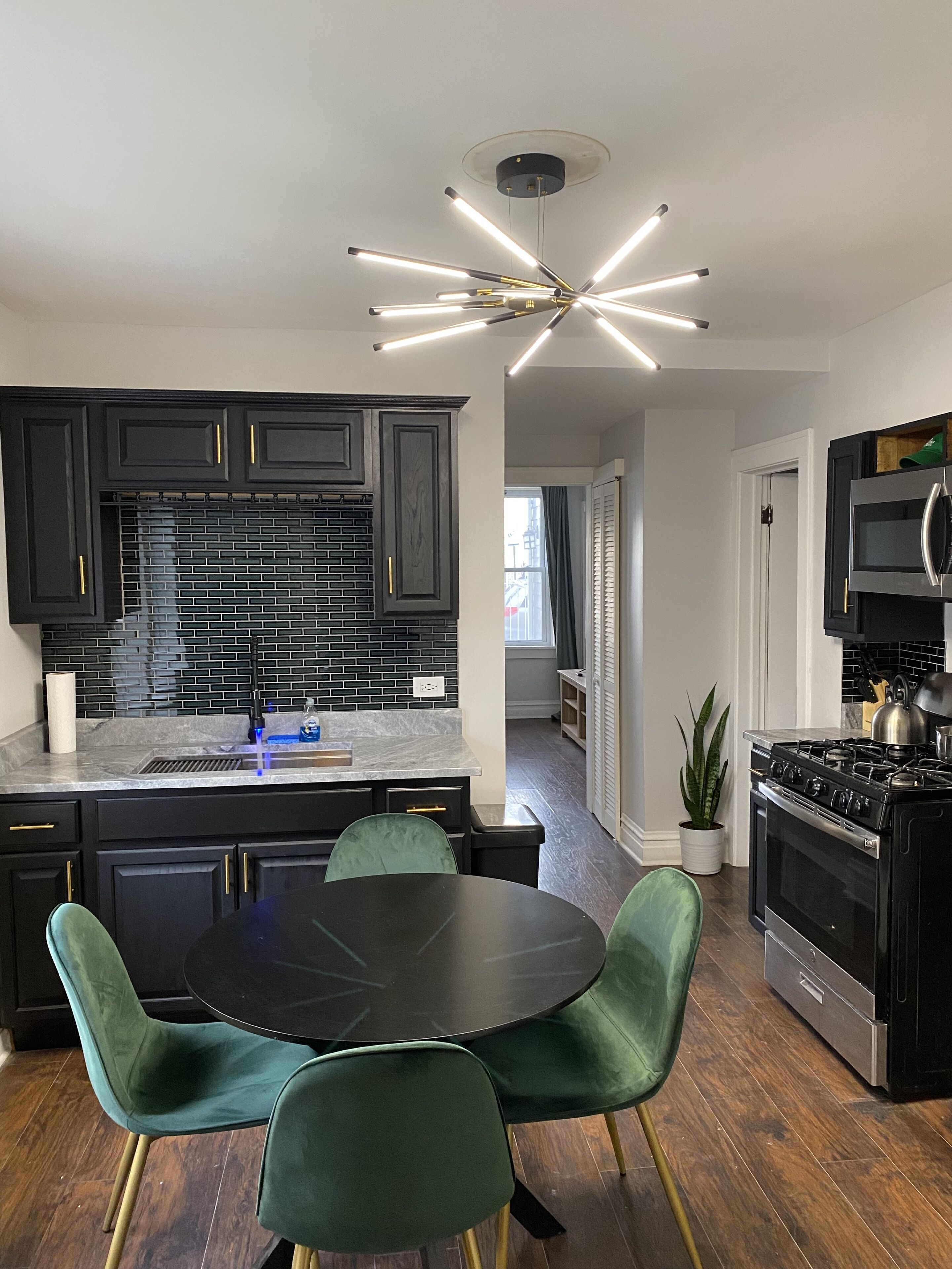 Refrigerador, microondas, horno y parrilla de estufa 