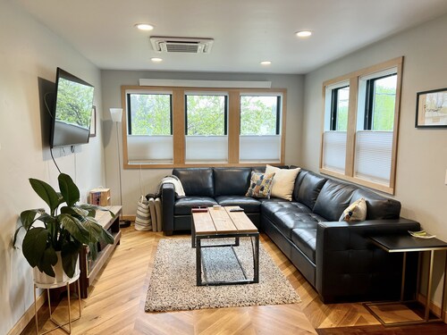 Brand-New Gorgeous King Suite! Extremely quiet and comfortable