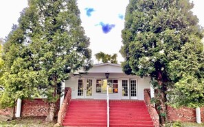 Exterior - Delightful 3 bedroom house with deck/trails/nature (Buena Vista)