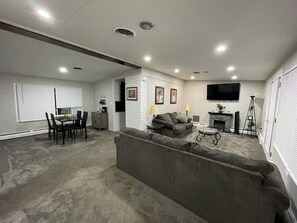 Living area - Delightful 3 bedroom house with deck/trails/nature (Buena Vista)