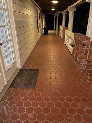 Property grounds - Delightful 3 bedroom house with deck/trails/nature (Buena Vista)