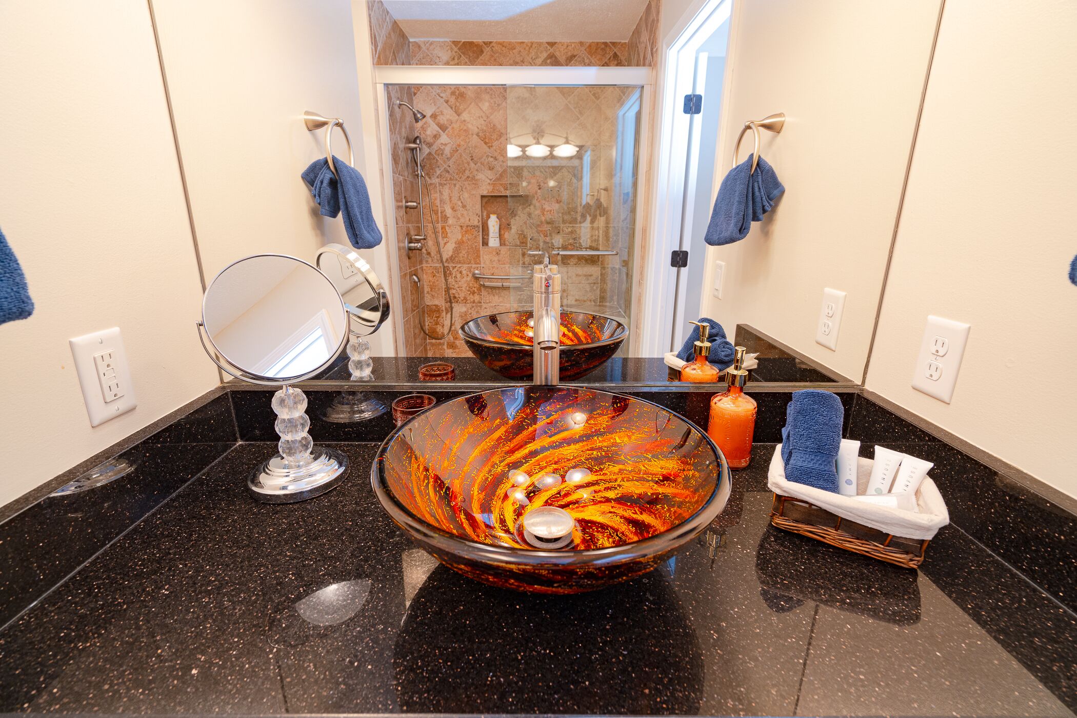 Combined shower/bathtub, hair dryer, towels, soap