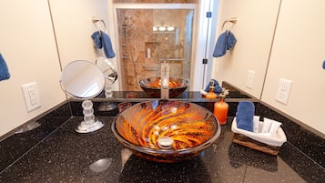 Combined shower/bathtub, hair dryer, towels, soap