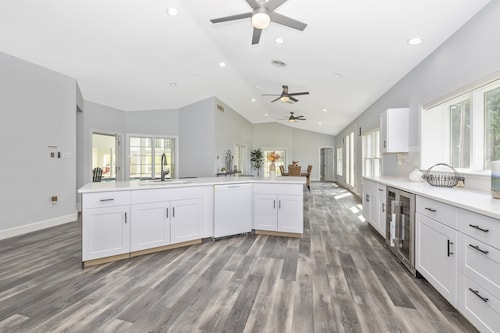 4BR, 4BA, Amazing Indoor Pool, EV charger, ~10 acres retreat, next to Park