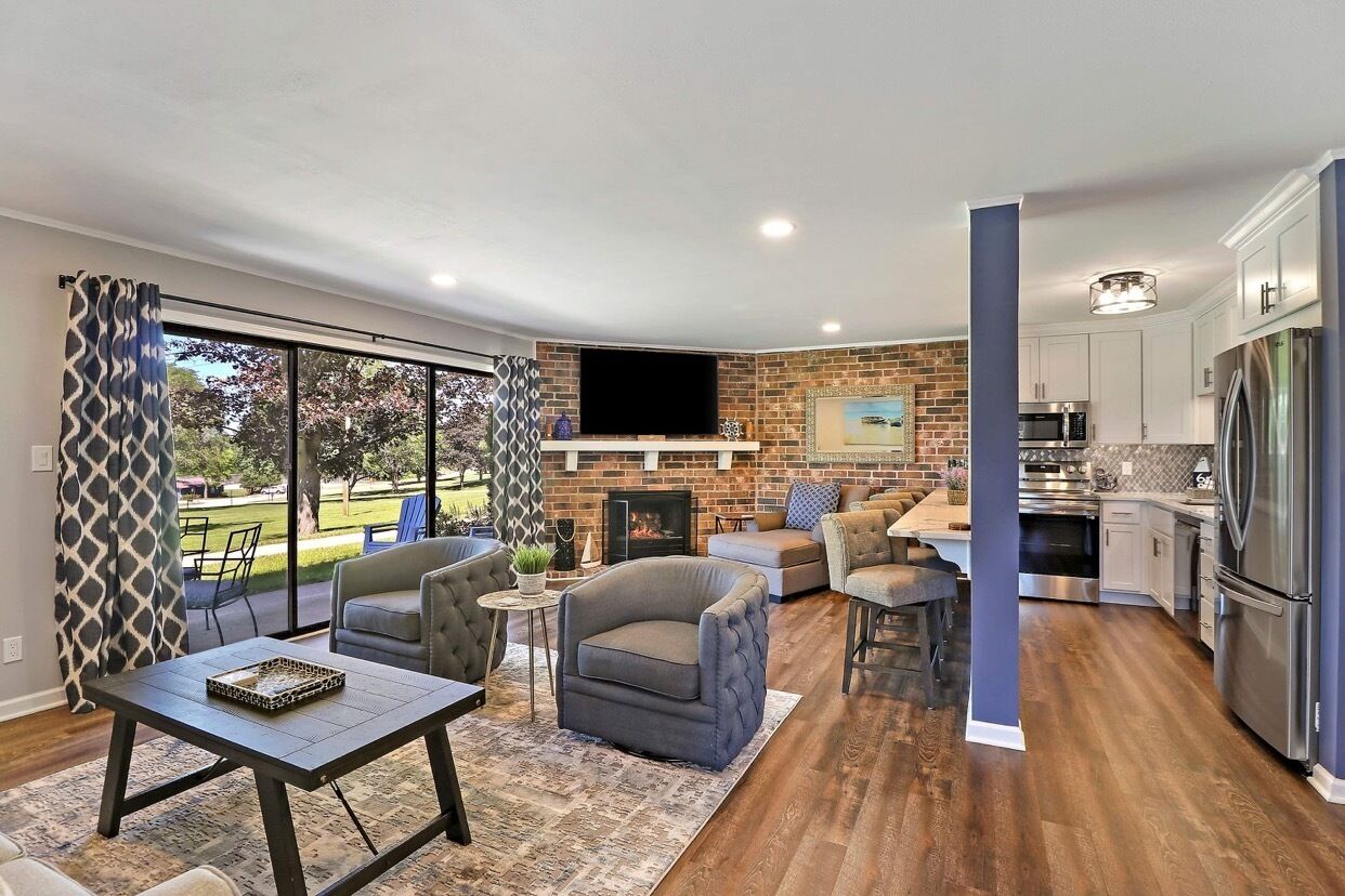 Charming getaway with panoramic lake views. 5 min from downtown Lake Geneva ⚓️