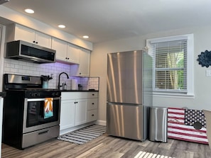 Fridge, microwave, oven, stovetop - Duplex | Firepit | Game Room | Hot Tub-all year (Michigan City)