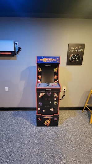 Games room - Duplex | Firepit | Game Room | Hot Tub-all year (Michigan City)