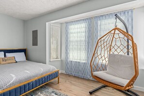 4 bedrooms, desk, iron/ironing board, travel cot