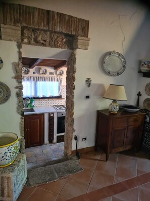 Frigorifero, forno, piano cottura, macchina per tè/caffè