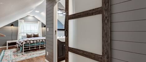 4 عدّة غرف نوم ومكتب ومكواة/لوح كي وواي فاي