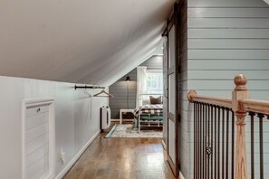 Interior - Deacon Stays: The Idlewilde - Walk to WFU (Winston-Salem)