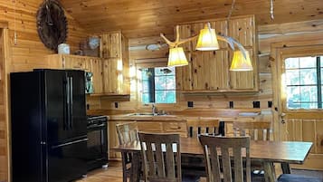 Cabin, Multiple Beds, Kitchen | Dining