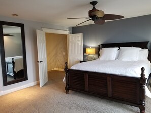 4 室のベッドルーム、デスク  、アイロン / アイロン台、旅行用ベビーベッド