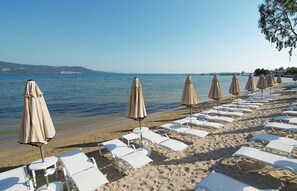 On the beach, free beach cabanas, sun loungers, beach umbrellas - Halal Paradise Didim (Didim)