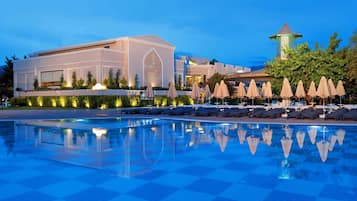 Seasonal outdoor pool, open 9:00 AM to 8:00 PM, pool umbrellas