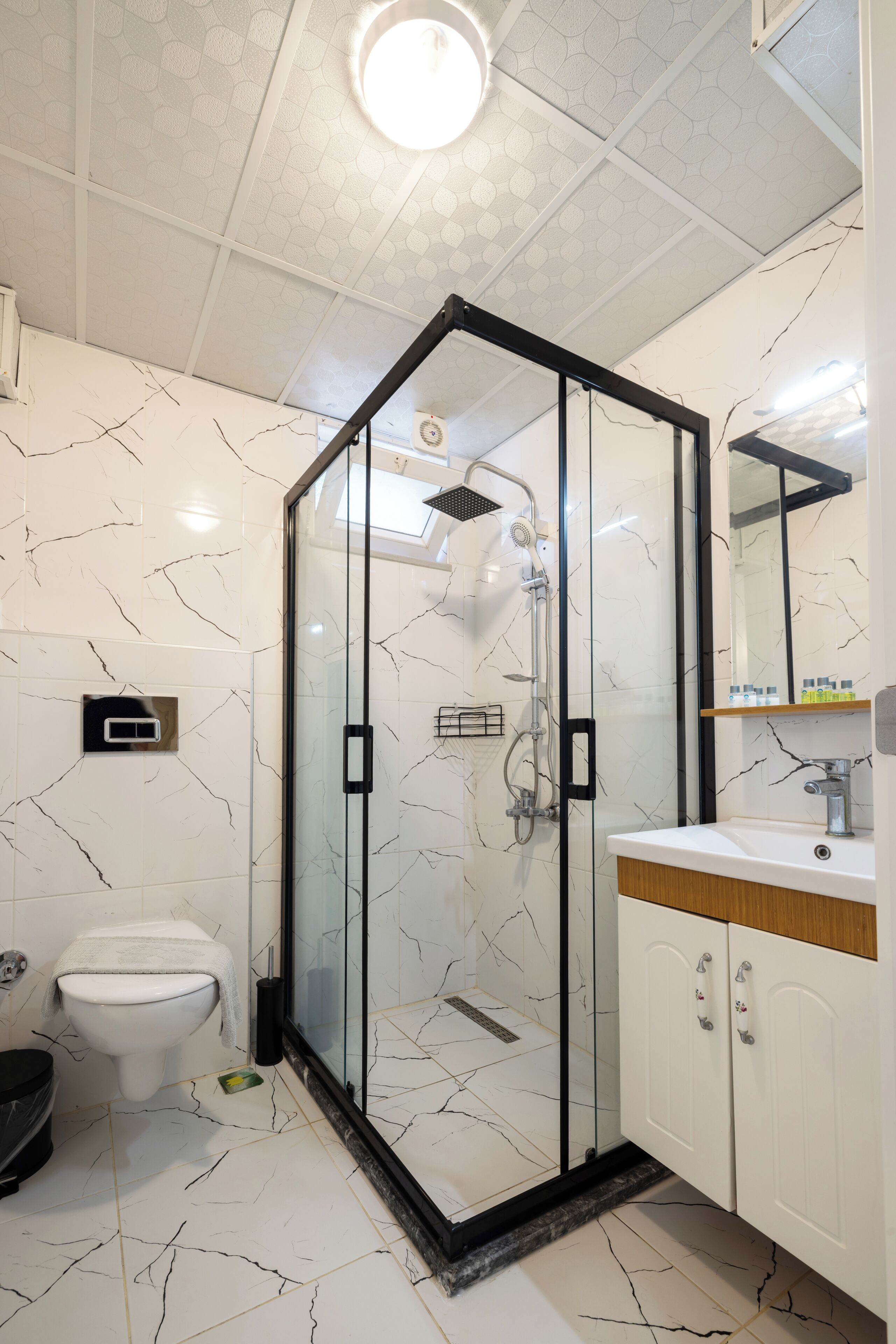 economy room (bodrum kat - basement) | bathroom | shower, free toiletries, hair dryer, slippers