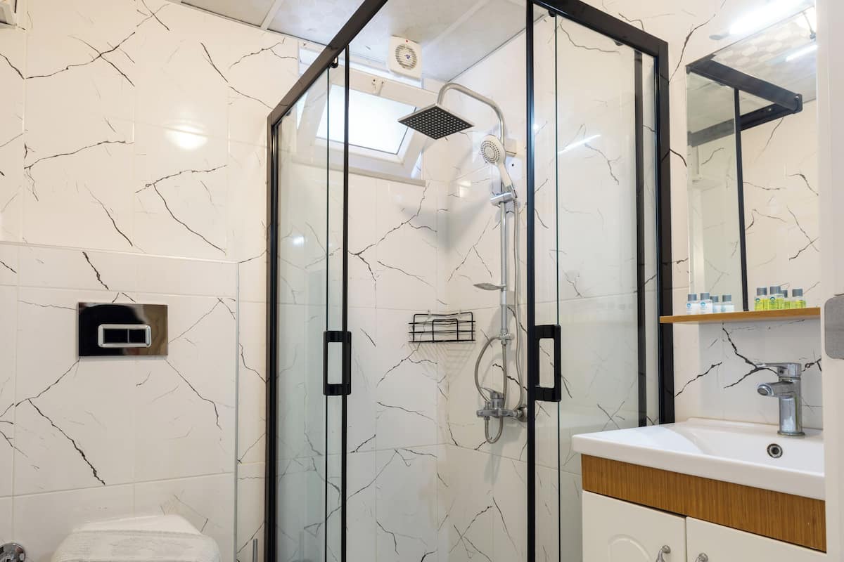 economy room (bodrum kat - basement) | bathroom | shower, free toiletries, hair dryer, slippers