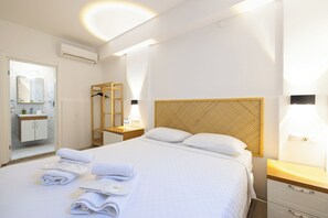 Economy Room (Bodrum Kat - Basement) | Minibar, caja de seguridad en la habitación y escritorio 
