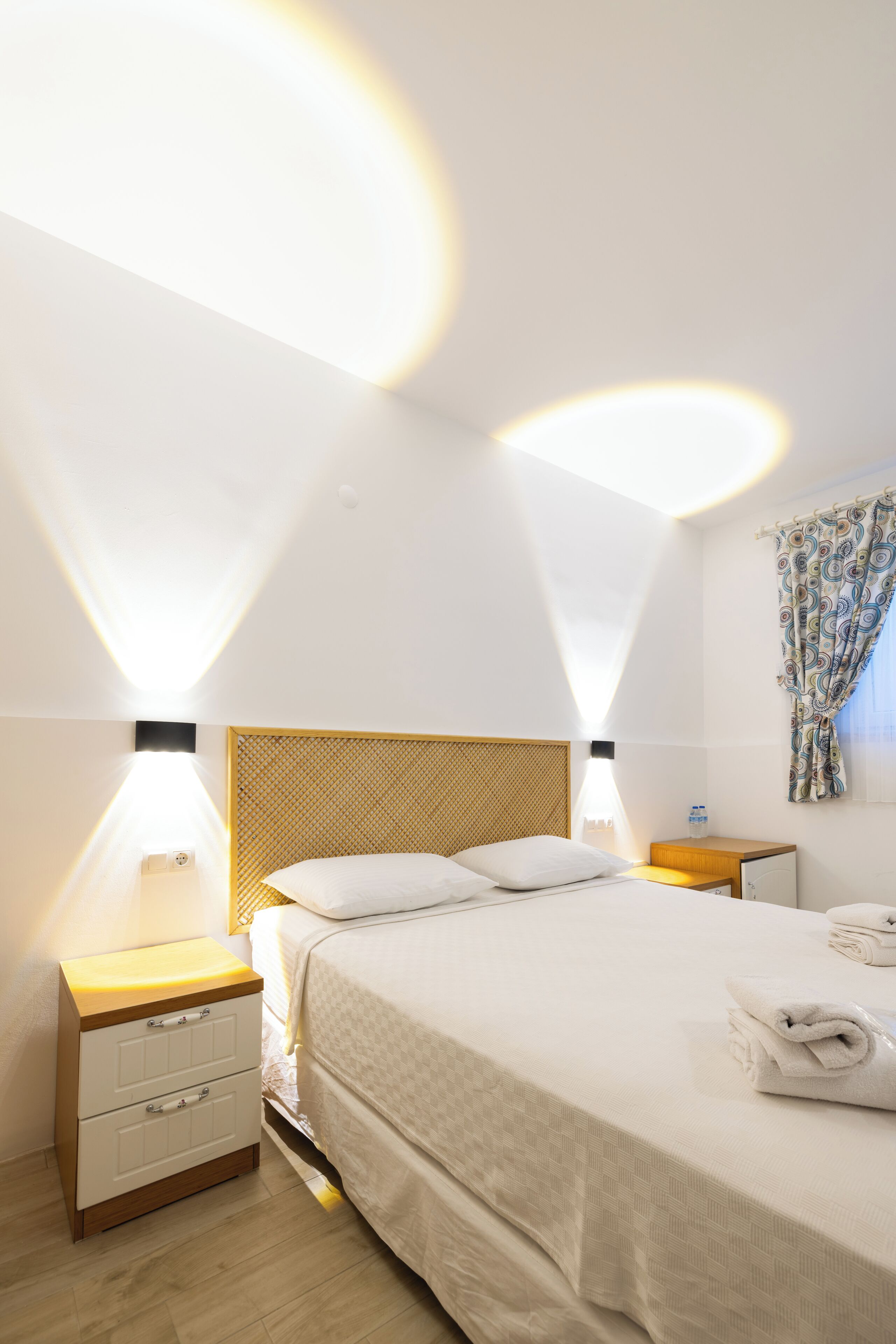 economy room (bodrum kat - basement) | minibar, in-room safe, desk, blackout curtains