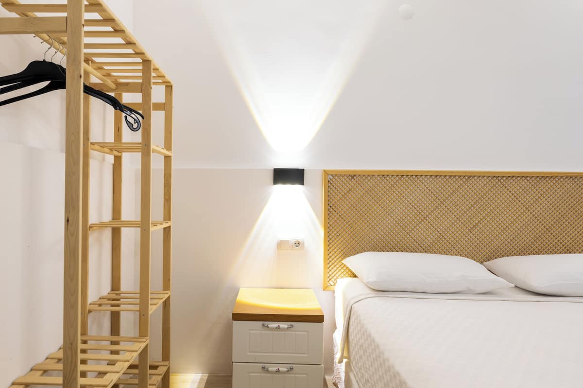 economy room (bodrum kat - basement) | minibar, in-room safe, desk, blackout curtains