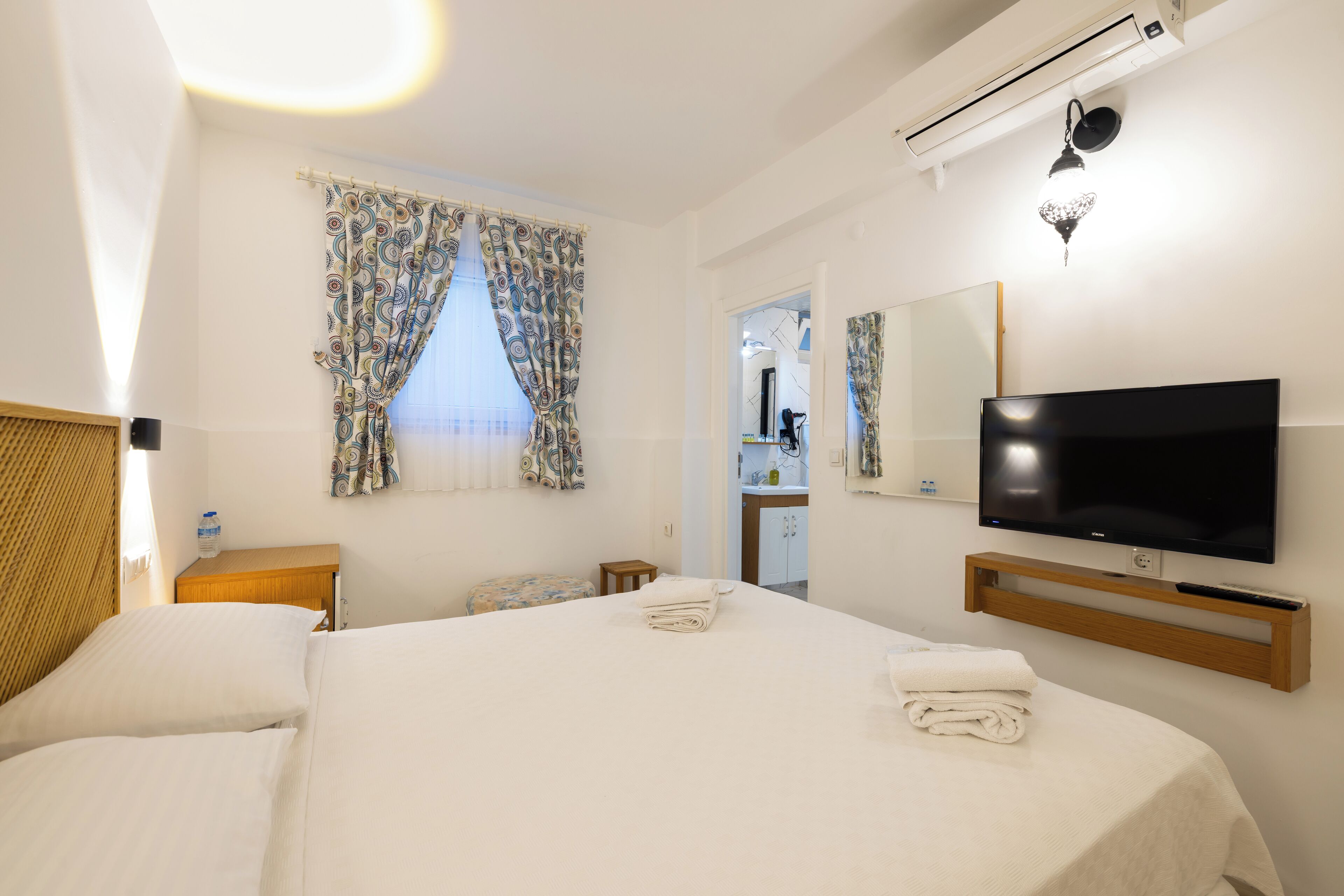economy room (bodrum kat - basement) | minibar, in-room safe, desk, blackout curtains