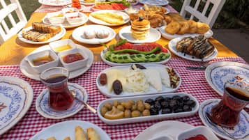 Tägliches inbegriffenes einheimisches Frühstück