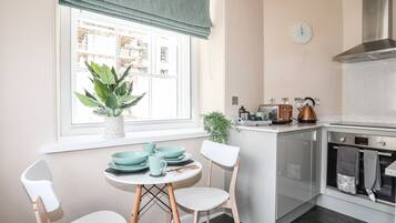 Cottage | Private kitchen | Fridge, dishwasher, electric kettle, toaster