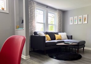 Smart TV, books - Near DT Madison - One Block from Lake Monona & Lake Loop Bike Path (Monona)