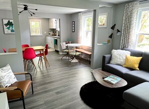 Smart TV, books - Near DT Madison - One Block from Lake Monona & Lake Loop Bike Path (Monona)