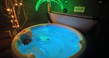 Austin Art House - Pet Friendly - Hot Tub- Sweet Vibes! Minutes to DT