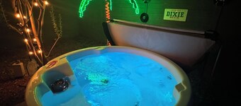 Austin Art House - Pet Friendly - Hot Tub- Sweet Vibes! Minutes to DT