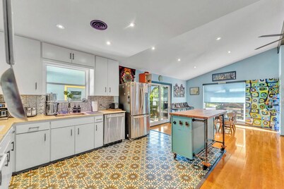 Austin Art House - Pet Friendly - Hot Tub- Sweet Vibes! Minutes to DT
