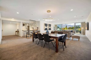 Interior - The Shotover. Queenstown's Largest Rooftop Terrace (Queenstown)