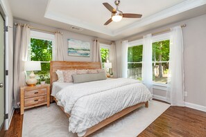 4 bedrooms, desk, travel crib, free WiFi