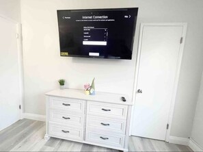 Interior - Lovely Modern Casita (San Diego)