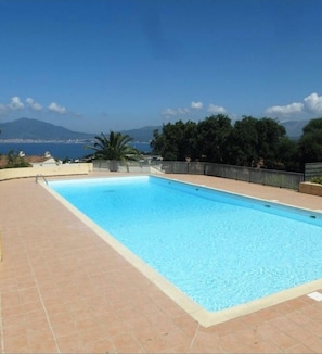 Piscine extérieure, piscine chauffée