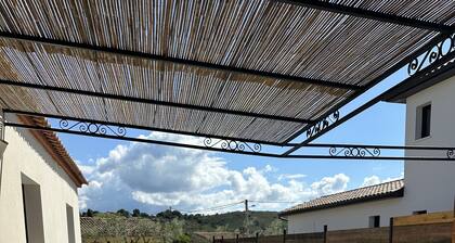 Villa avec piscine dans petit village tranquille du centre hérault