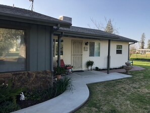 Exterior - Country escape just minutes from city & tourist spots (Exeter)