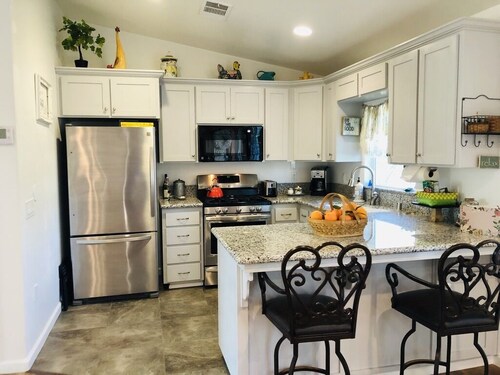 Country escape just minutes from city & tourist spots