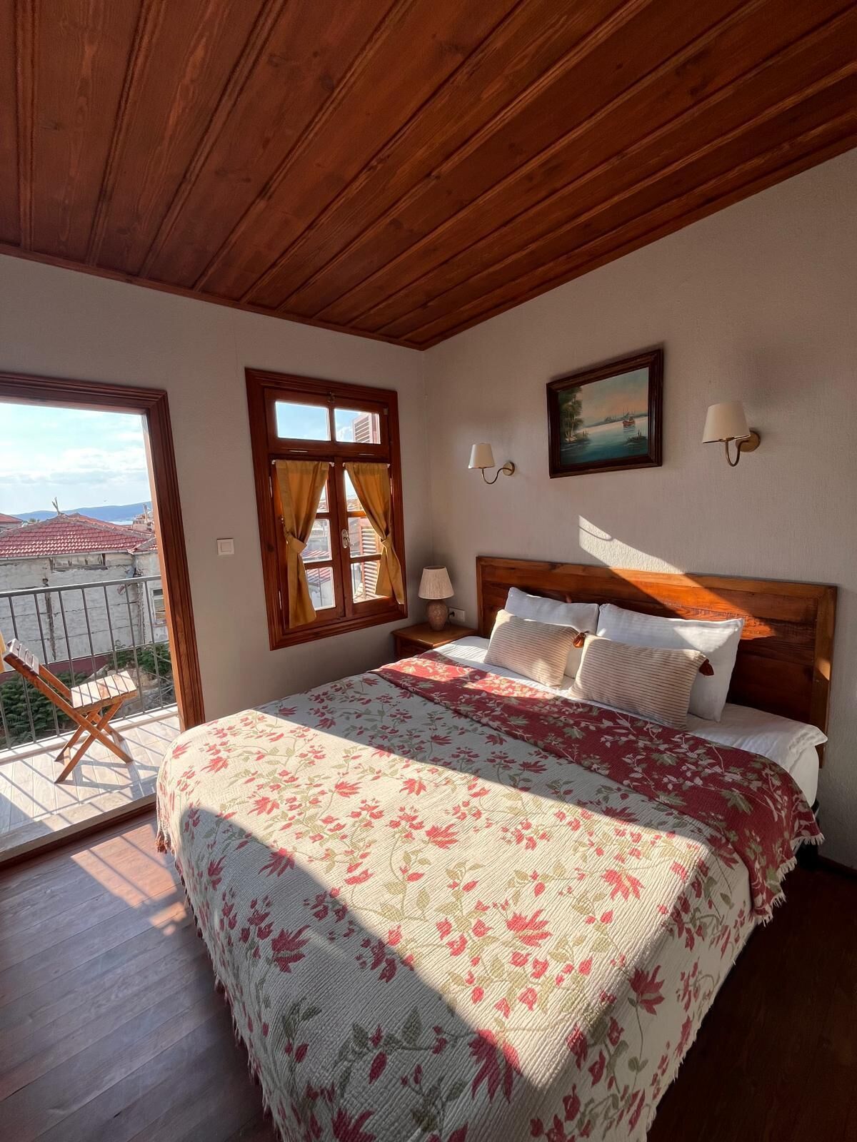 Free WiFi, bed sheets