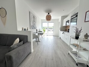 Smart TV - Close to the city center, with balcony, parking space and charging station (Koblenz)