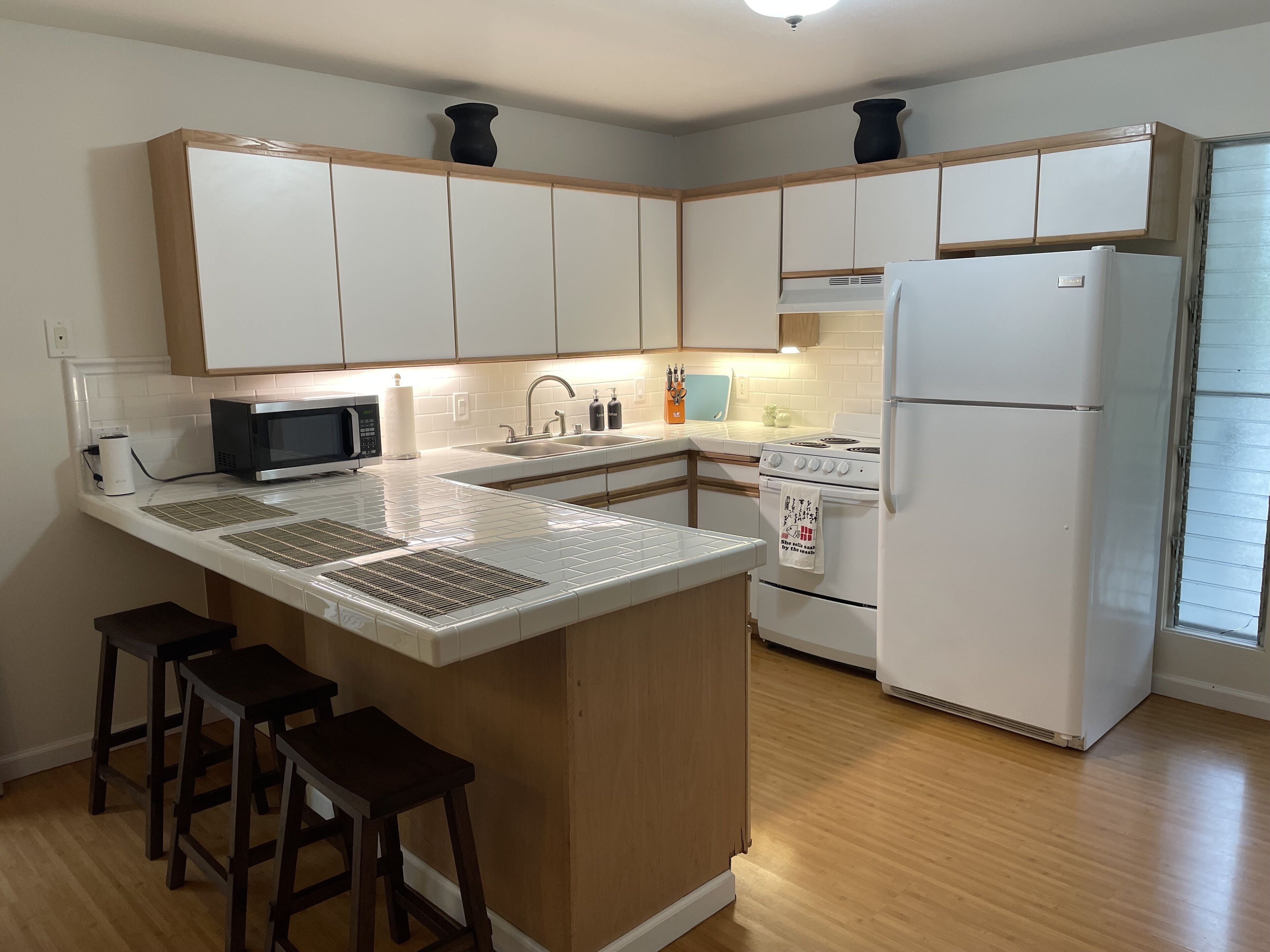 Fridge, microwave, oven, stovetop